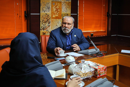 دولت در ماجرای ۵۰۰ تابلوی هنری بیدار باشد، سوءاستفاده از فرهنگستان